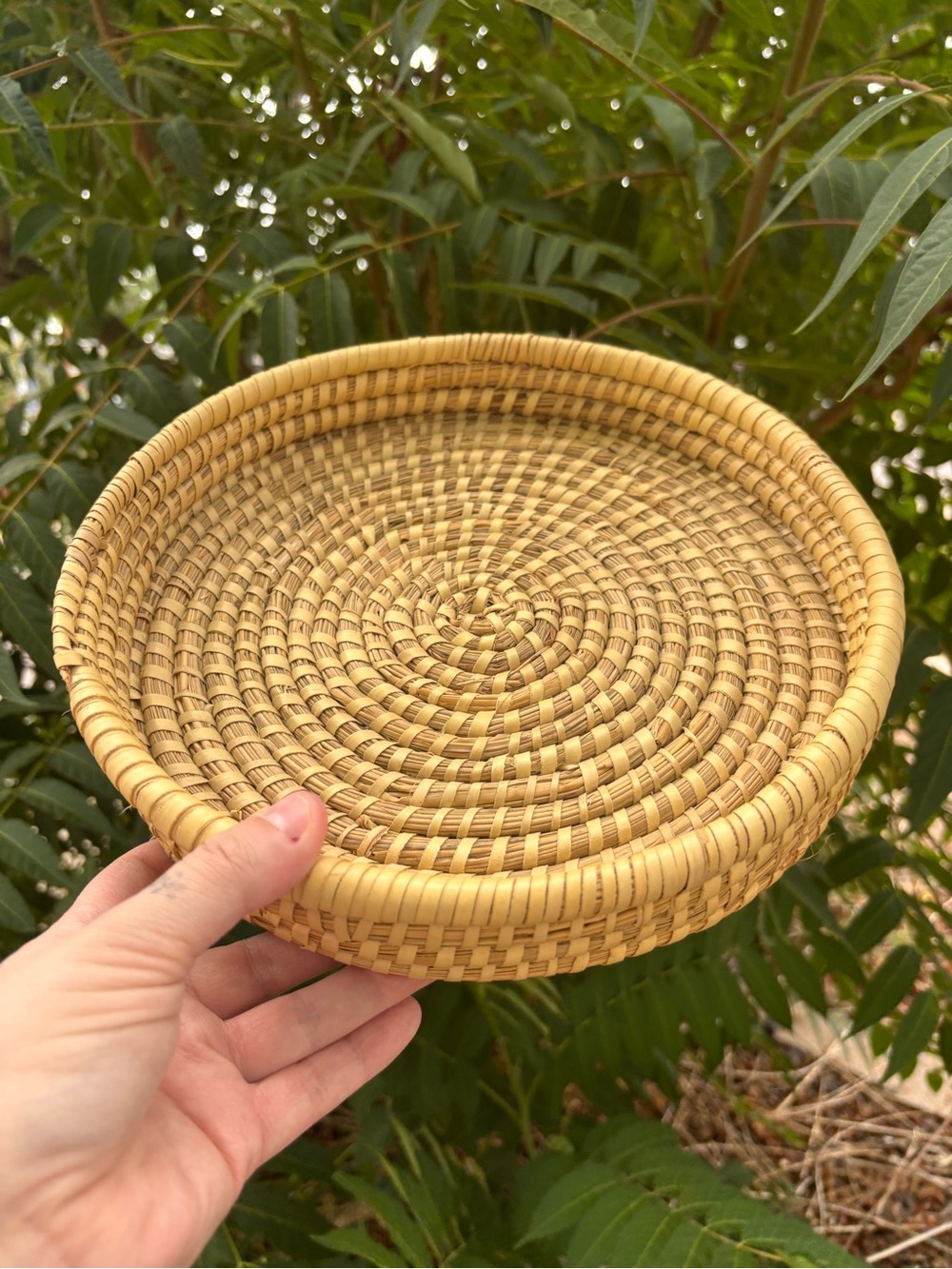 Hand-Woven Basket Tray with Spiral Coil Design, Round Decorative Tray